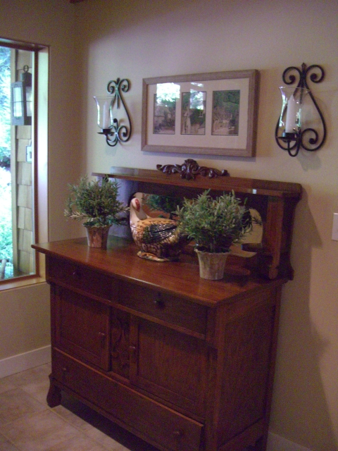 Antique entry piece, Linda