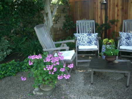 pea gravel patio