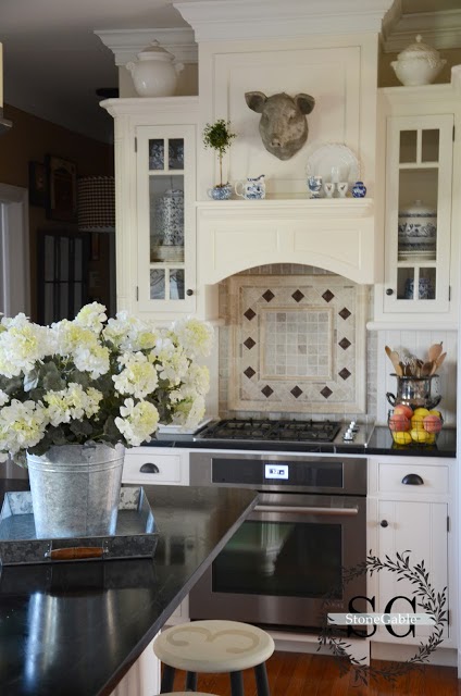 Garden, Home and Party: kitchens, light or dark counters