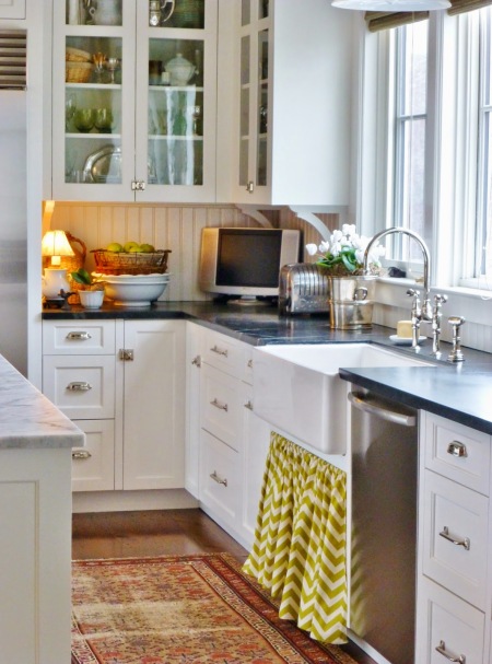 Garden, Home and Party: kitchens, light vs. dark counters