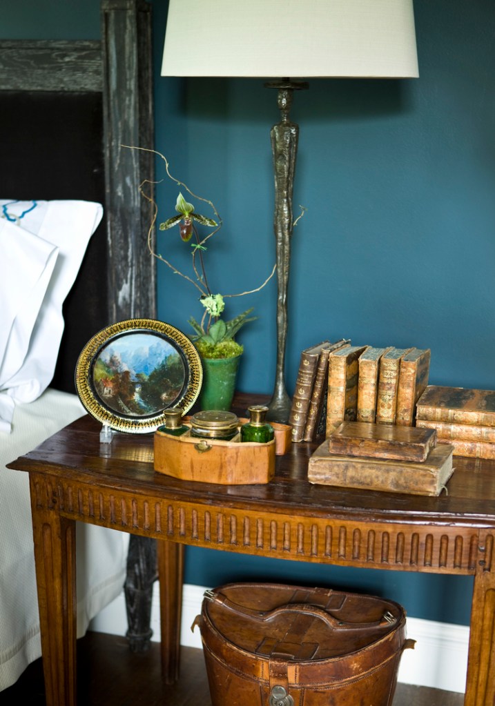 Garden, Home and Party: blue and white, kindness