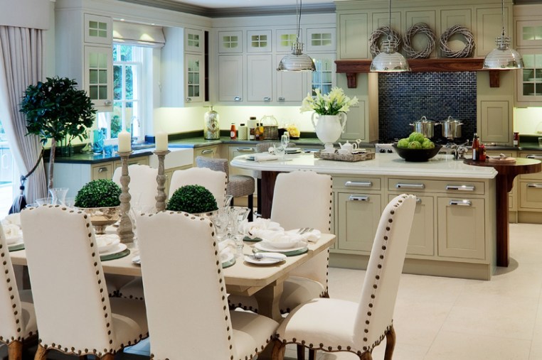 Garden, Home and Party: Nailheads on furniture